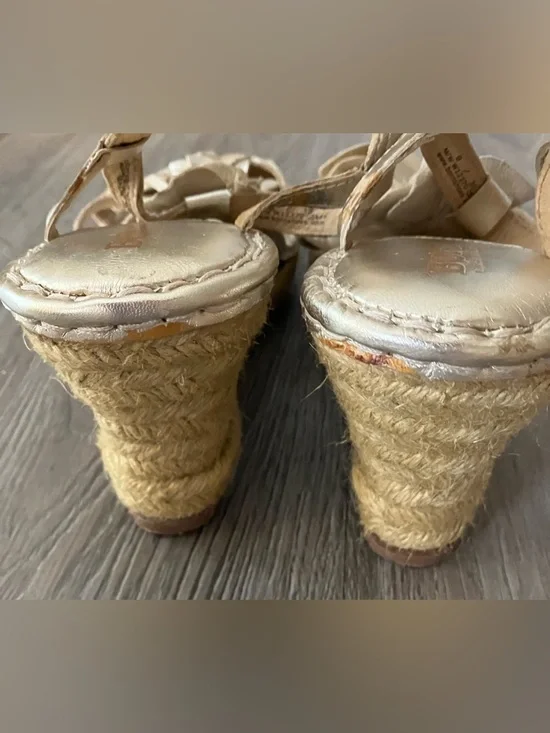 Born Strappy Gold Floral wedge sandals size 8 - Picture 4 of 6